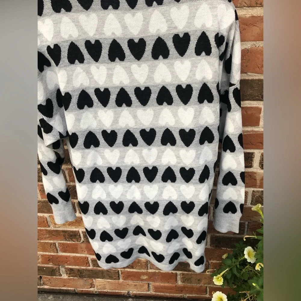 Heart Sweater in Gray, Black, White, by  BYdesign. Woman’s Large - Picture 7 of 8